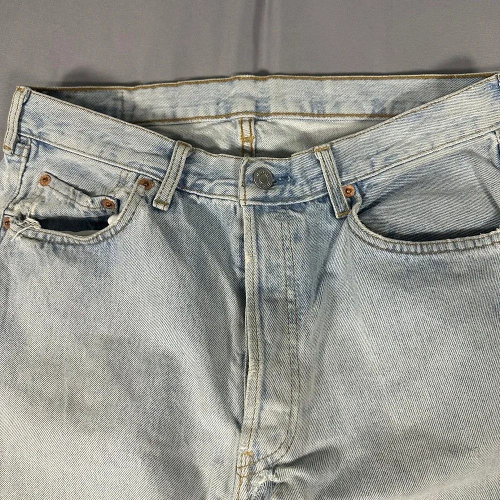Levis light wash